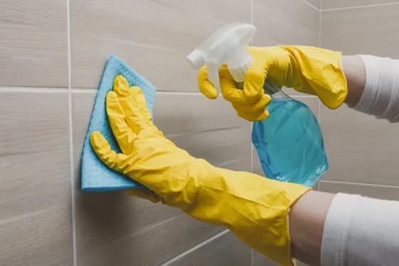 Skuteczne metody czyszczenia glazury – uniknij zniszczenia powierzchni Skuteczne metody czyszczenia glazury – uniknij zniszczenia powierzchni
